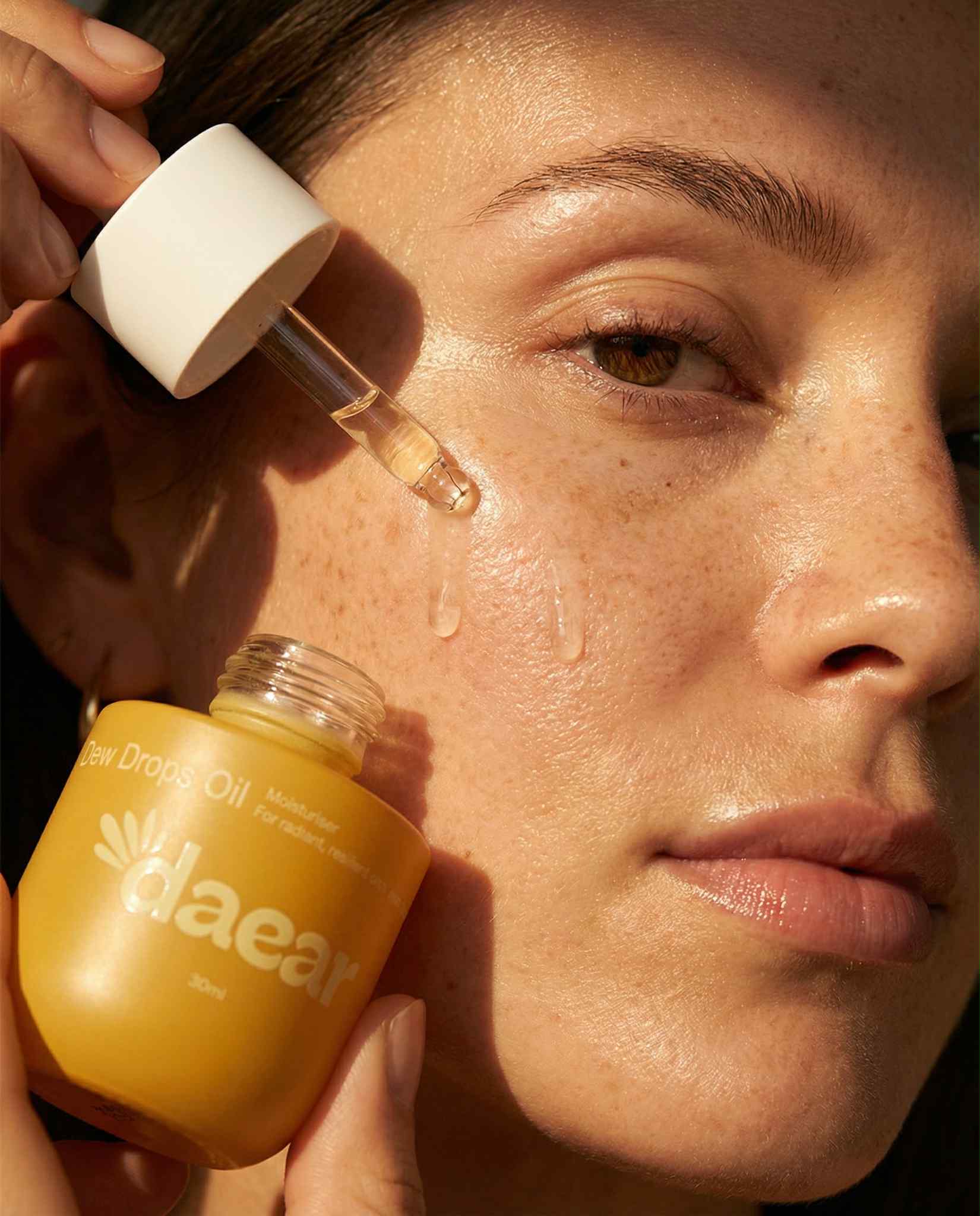 DAEAR Dew Drops Barrier Oil in glass dropper bottle